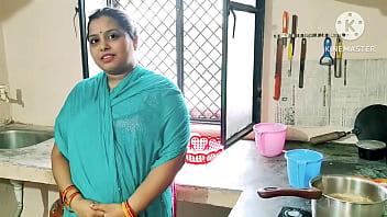 भाभी चोद रही है पड़ोस के लड़के को