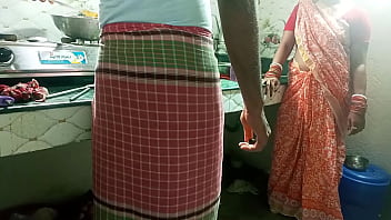 मालकिन ने रसोइए को किचन में दबोचकर गर्मागर्म चुदाई की… मजा आ गया!
