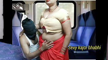 यात्रा के दौरान बस में अपने बेटे के साथ भारतीय आंटी का गर्म सेक्स और चूसने का मजा