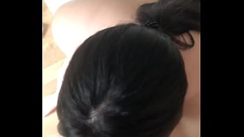 कोरियन बॉयफ्रेंड के साथ धोखा देकर किसी और के साथ मज़े ले रही है