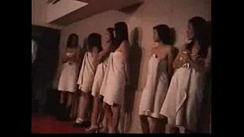 हॉट कोरियन लड़कियों के साथ वियतनामी लड़कों का जंगली सेक्स