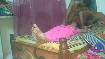 तेलुगू जोड़ा गर्म सेक्स करते हुए बातें कर रहा है इस देसी होममेड वीडियो में