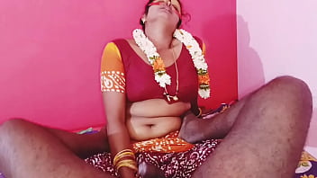 भारतीय बड़े स्तनों वाली साड़ी आंटी अपने दामाद के साथ कड़क सेक्स करती हुई। तेलुगु में गंदी बातें करते हुए।