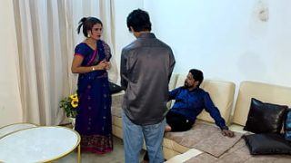 पदोन्नति के बदले अपनी बीवी को बॉस के हवाले कर दिया