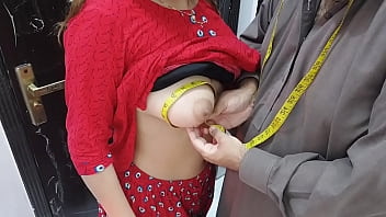 गांव की देसी भाभी का गांडू रंडीपन: दर्जी ने कपड़े सिलने के बदले चोदा उसकी चूत और गांड, हिंदी में गर्मागर्म आवाज़