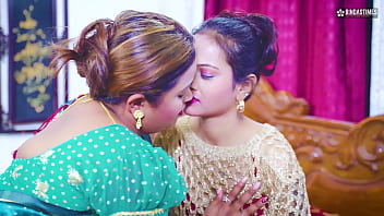 भारतीय देसी माँ और उसकी सौतेली बहन ने सिखाया बेटी को पहली बार सेक्स का मज़ा (पूरी फिल्म)