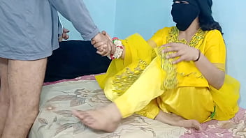 भड़कीली पीली साड़ी वाली देसी भाभी की चुदाई काउगर्ल और रिवर्स काउगर्ल पोजीशन में बिना कंडोम के