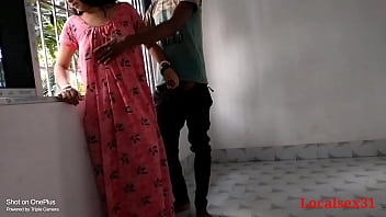 गांव की देसी बंगाली माँ अपने छात्र के साथ जंगली सेक्स (localsex31 का ऑफिशियल वीडियो)