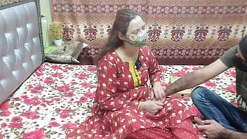 पिज़्ज़ा डिलीवरी बॉय को देसी भाभी के बड़े गधे ने डॉगीस्टाइल में ज़ोरदार चोदा